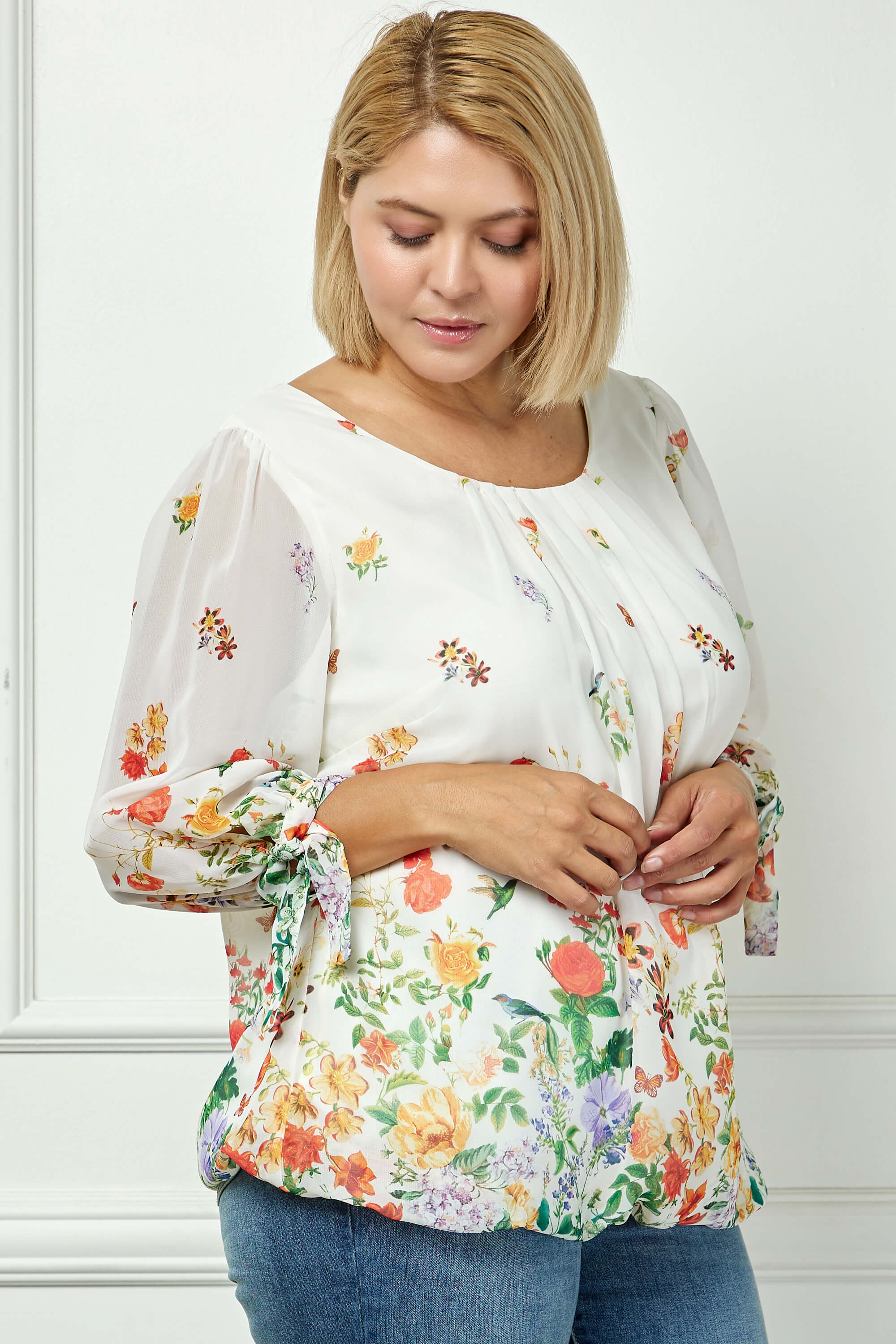 3/4 Tie Sleeve Pleat Neck Border Print Bubble Blouse in Ivory/Coral/Green - Plus - Image 3