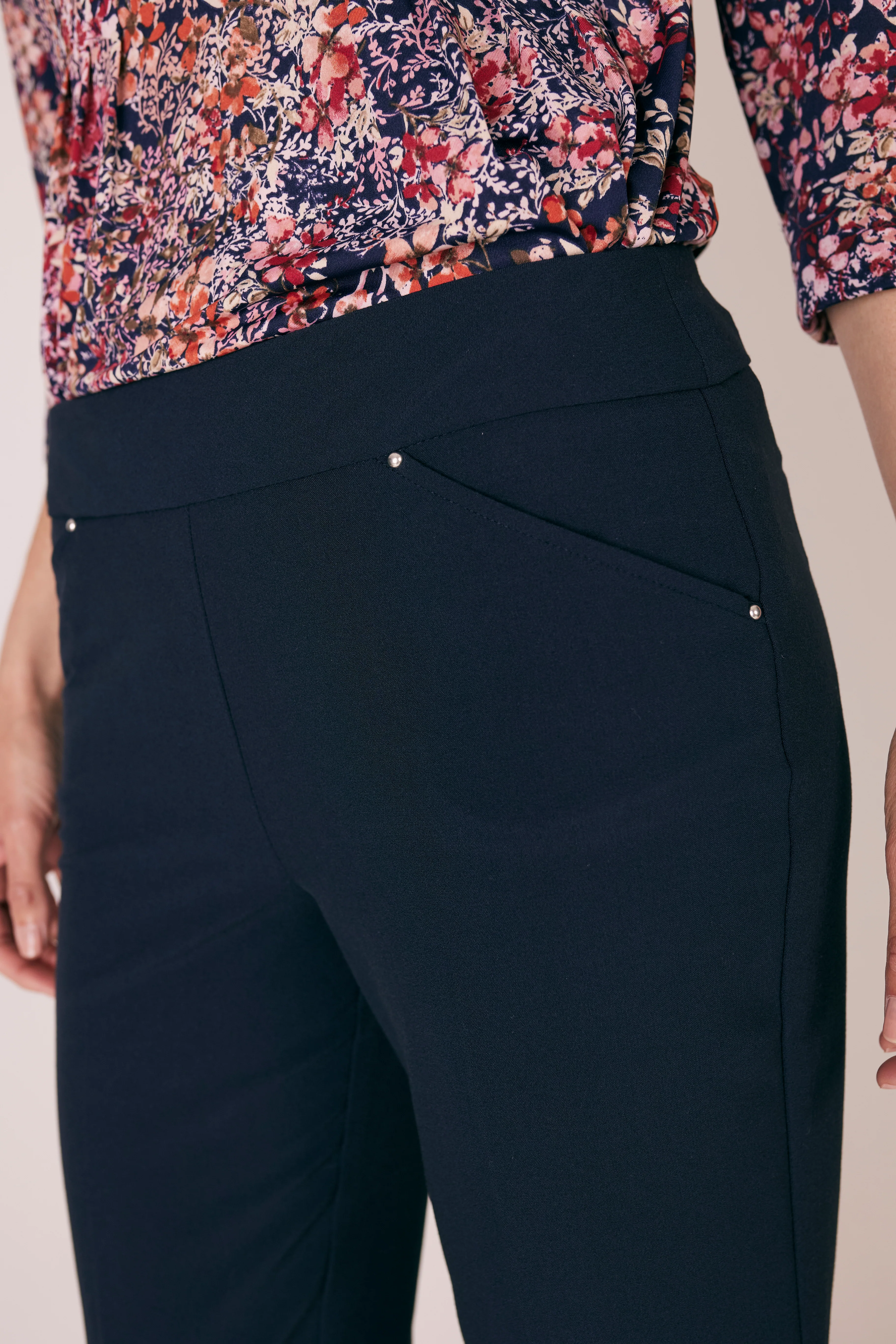 Roz & Ali™ Secret Agent Pull On Tummy Control Pants Straight Leg - Image 7